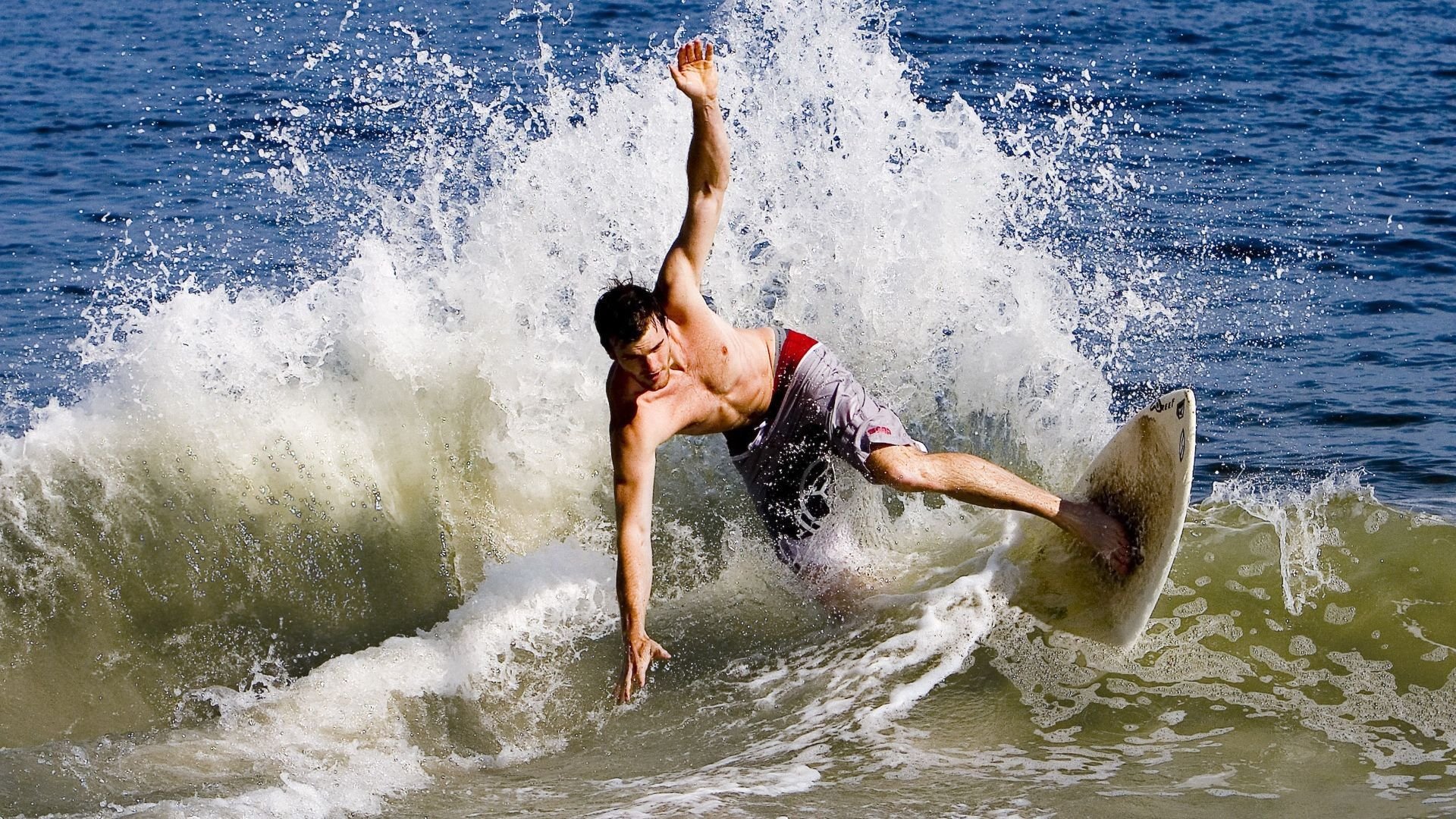 九游官网入口-中学生足球精英营通过实战提升技战术理解，市区全面建立校园足球精英训练营